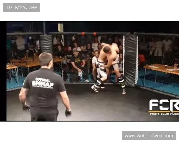 奇马耶夫首回合抱摔成功率分析:十秒内放倒卫冕冠军创纪录